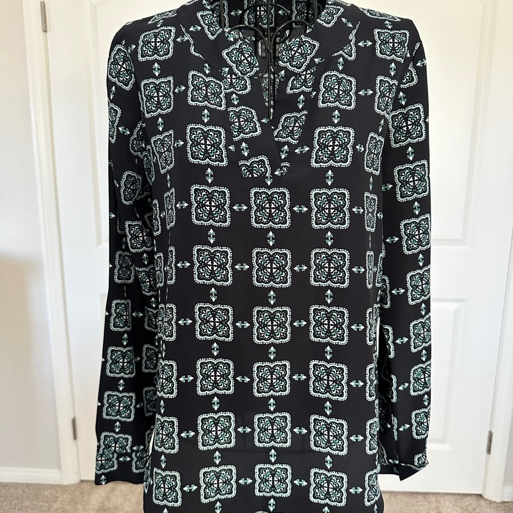 Ann Taylor Black and Green Geometric Blouse